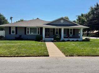 201 Douglas Dr, Tuscola, IL 61953