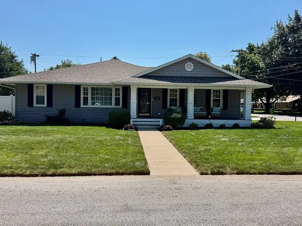 201 Douglas Dr, Tuscola, IL 61953