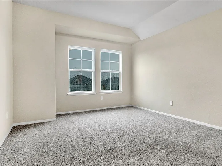 135 Lyndon Dr — Photo 10