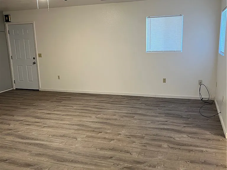 2040 Swan Cv N — Photo 12