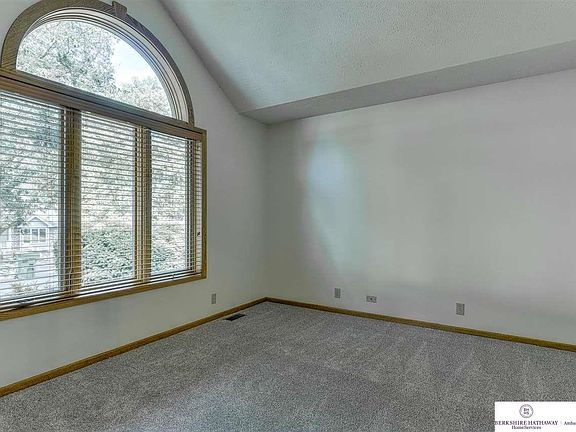 5th image of 506 Waldruh Dr