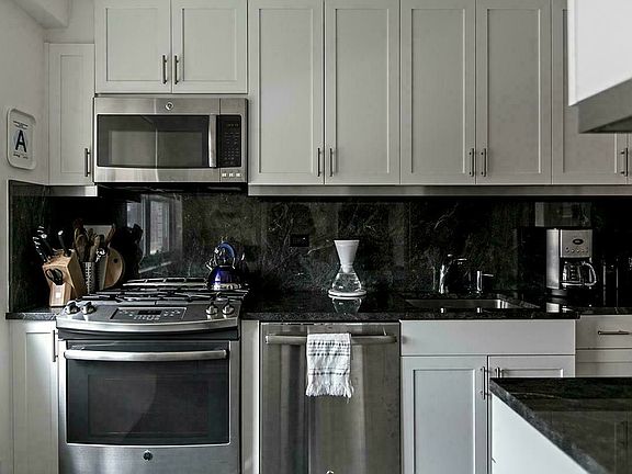 4th image of 45 W 60th St APT 15E