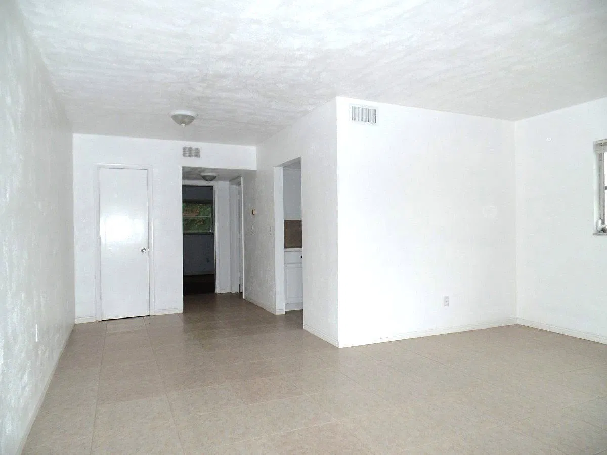 1 bed, 1.0 bath, 725 sqft, $1,300 — Photo 3