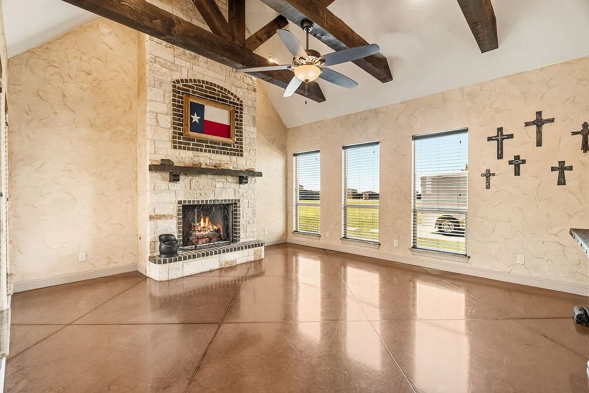 4 bed, 2.5 bath, 2844 sqft, $3,500 — Photo 3