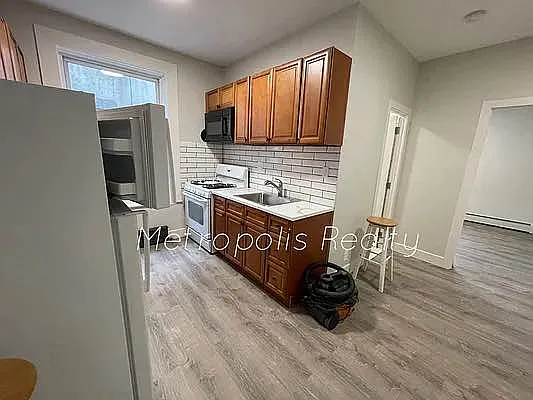 Rented by Metropolis International Realty Inc. | media 6