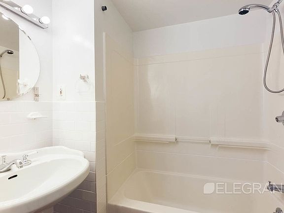 4th image of 312 5th Ave APT 3L