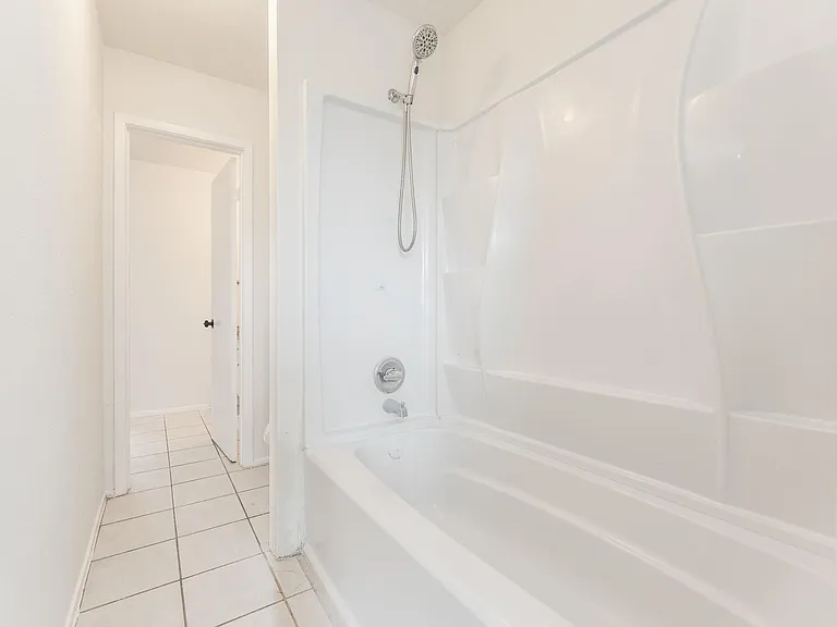 1902 Avenue B — Photo 22