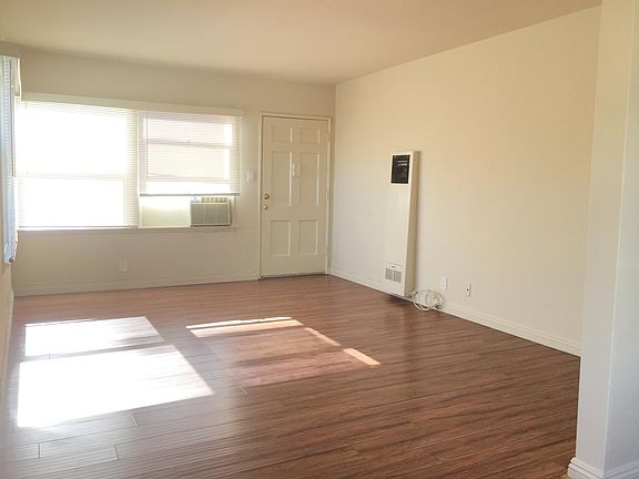 2nd image of 20625 Hartland St APT 6