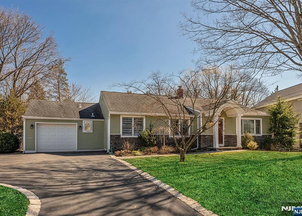 1st image of 8 Prescott Rd