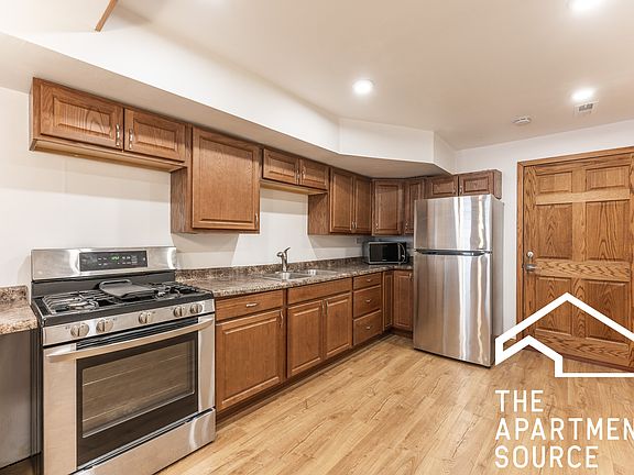3rd image of 2834 W Lyndale St #G