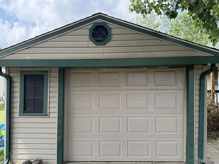 29559 Norfolk St — Photo 14