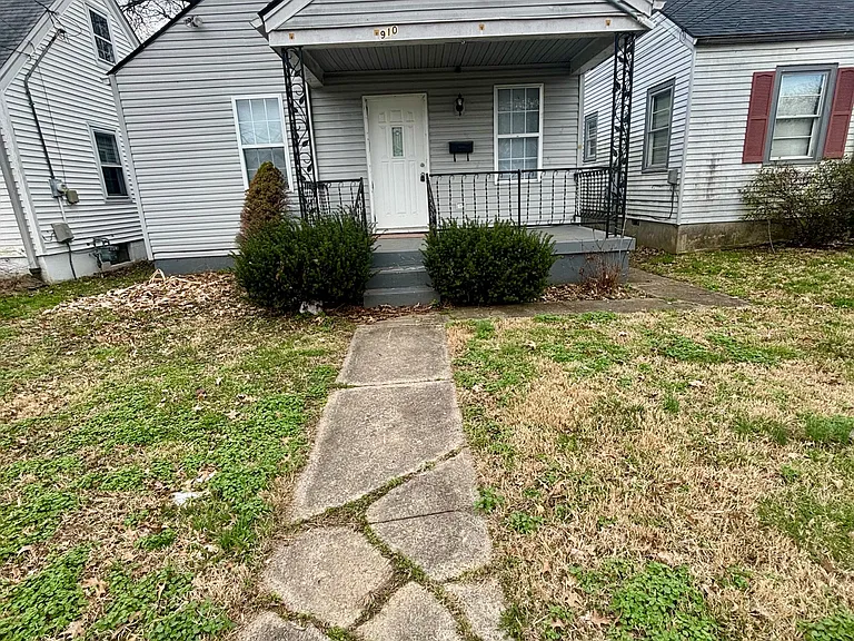 910 W Whitney Ave — Photo 1