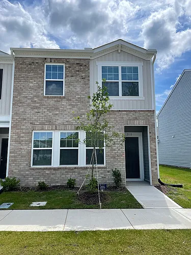 2111 Glen Crossing Dr Photo 1