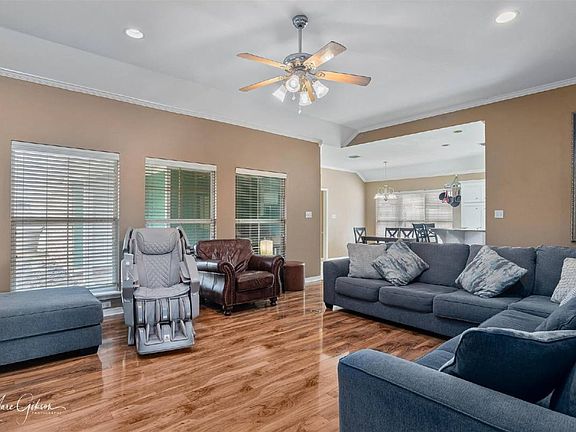 5th image of 3303 Colonial Dr
