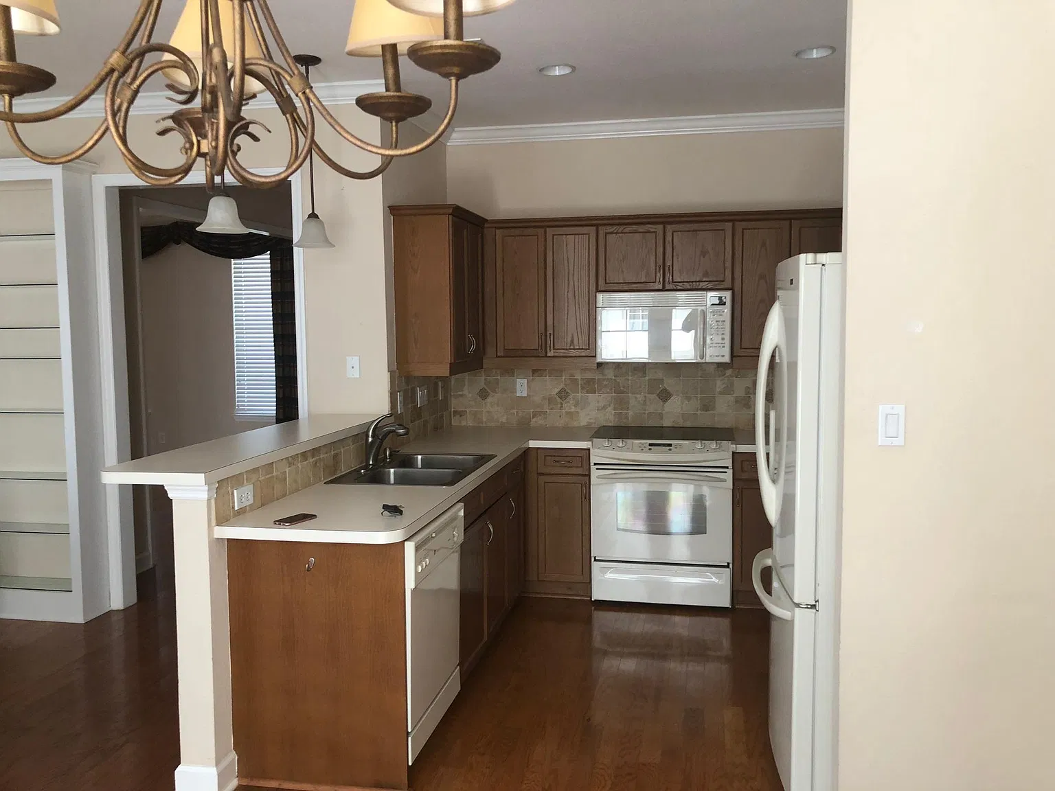 3215 Whitman Way — Photo 4