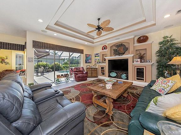 4th image of 812 Amaryllis Ln Unit 9