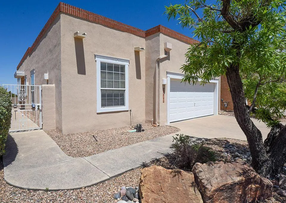 5607 Bosque Vista Dr NE