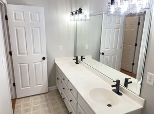 203 Hunterwood Dr, White House, TN 37188