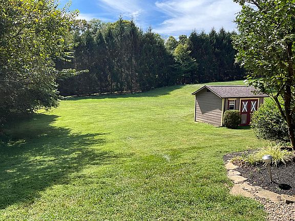 3rd image of 2677 Applewood Ln NE