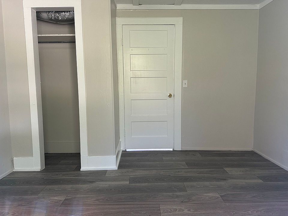 2nd image of 209 Derrick St