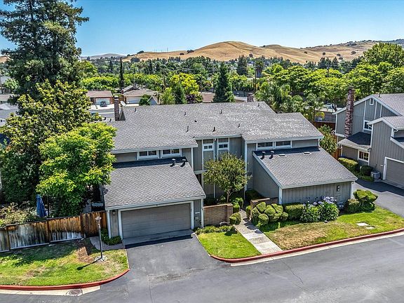 3rd image of 108 Summerwood Pl