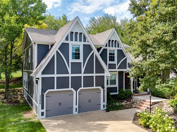 2204 Rodeo Dr, Lawrence, KS 66047