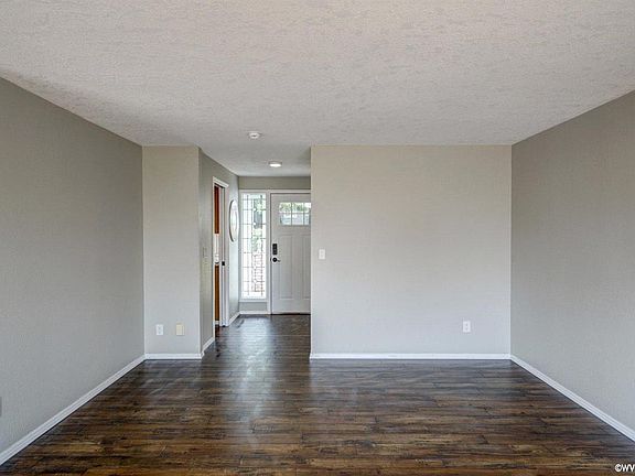 5th image of 415 Greenacre Dr NW