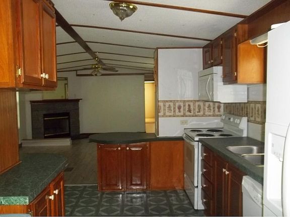 3rd image of 107 Autumn Wood Ln