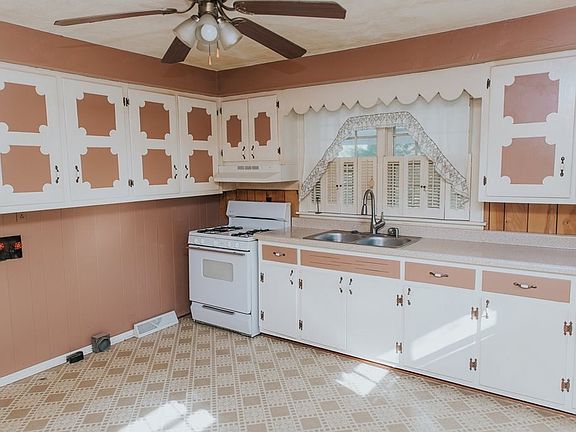 3rd image of 122 Baker Dr
