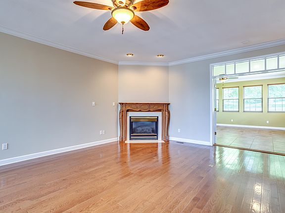 3rd image of 114 Windsor Dr