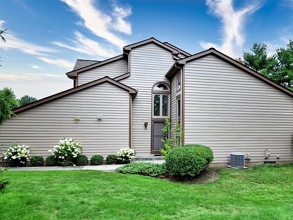 2nd image of 10 Windrush Ln