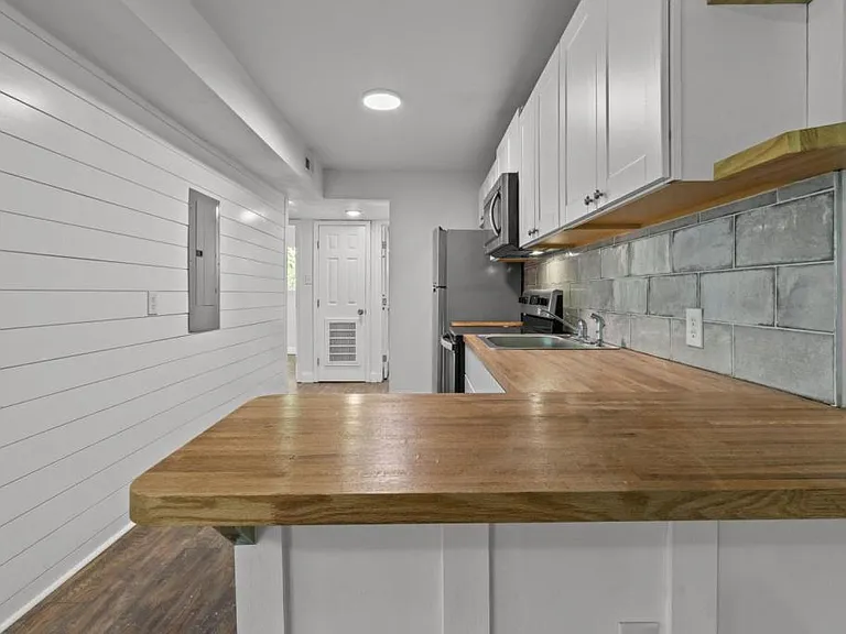 2421 Bolton St #F — Photo 6