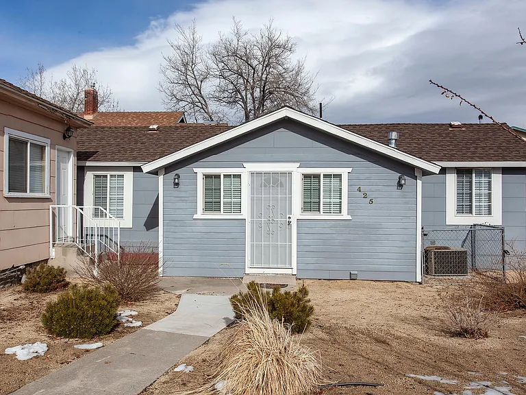 425 Stewart St — Photo 1