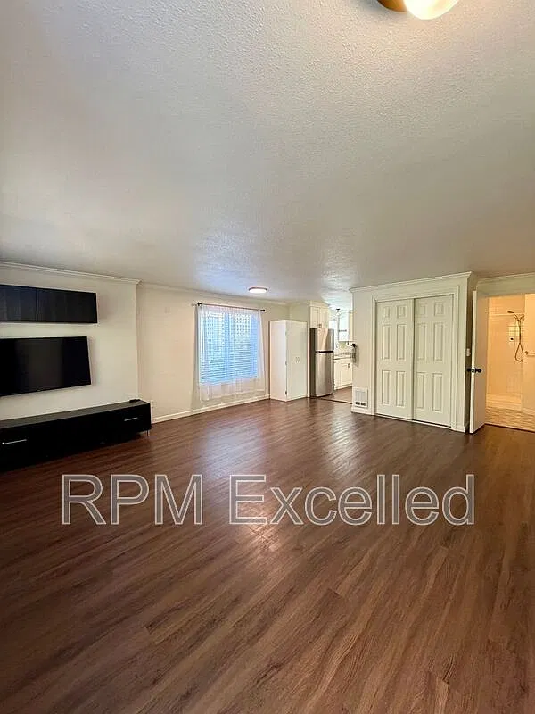 2 bed, 2.0 bath, 1100 sqft, $2,400 — Photo 3
