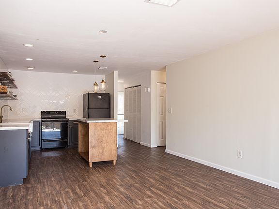 5th image of 1119 Steven Patrick Ave