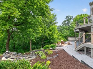 815 Promontory Pl, Eagan, MN 55123