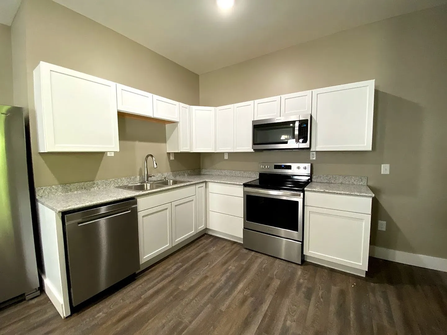 August 2028 - Remodeled - 5 bed, 5 bath! — Photo 3