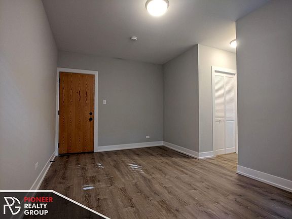 2nd image of 431 W Belden Ave #302C