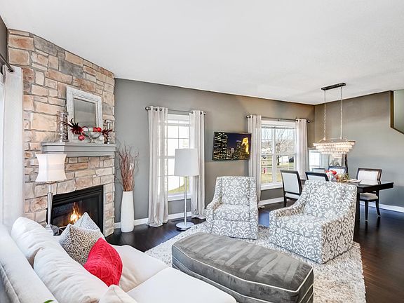 2nd image of 2400 Foxglove Cir #6