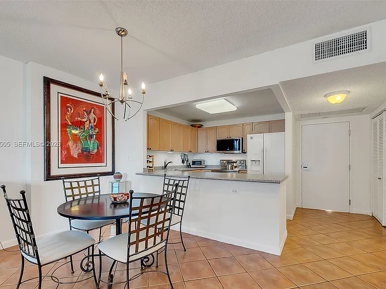 2301 Collins Ave #533 — Photo 2