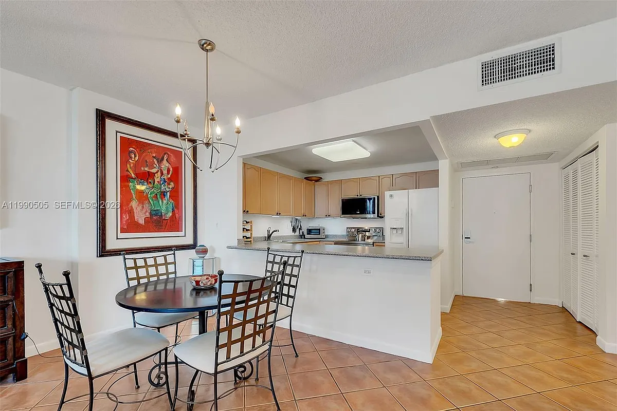 Building Photo - 2301 Collins Ave #533