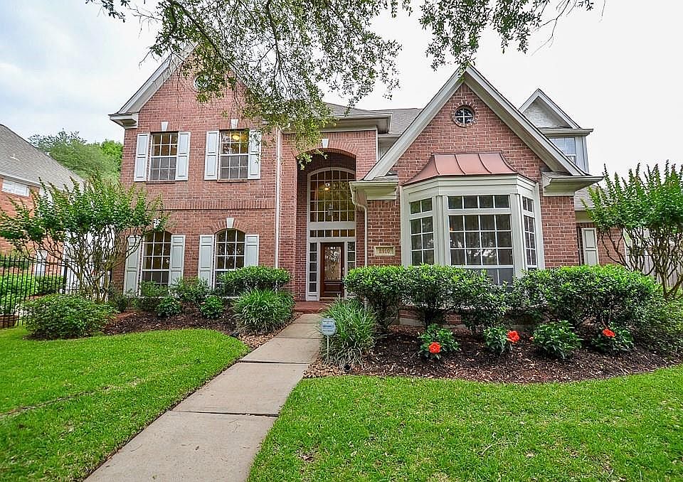 1st image of 3910 Lyndhurst Pl