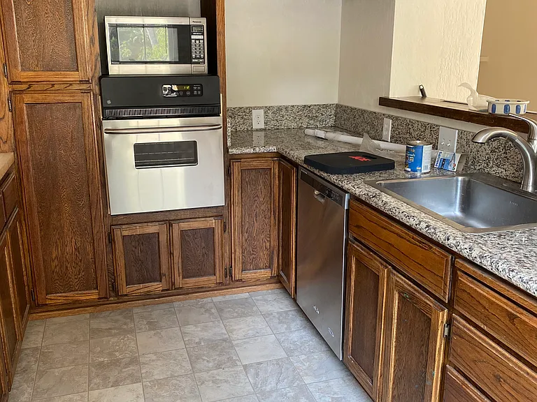 673 College Ave — Photo 6