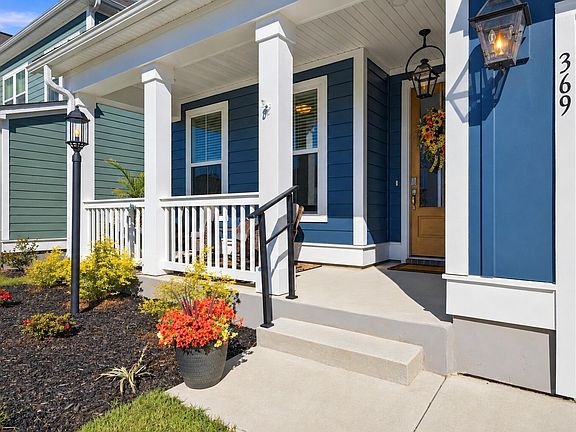 3rd image of 369 Wappoo Trace Ln