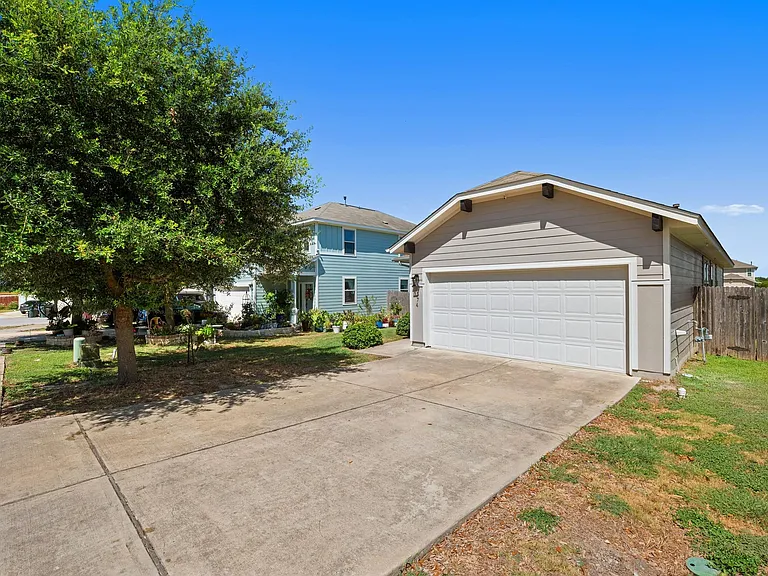 374 Triumph Rd — Photo 26