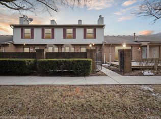 31131 Country Blf, Farmington, MI 48331
