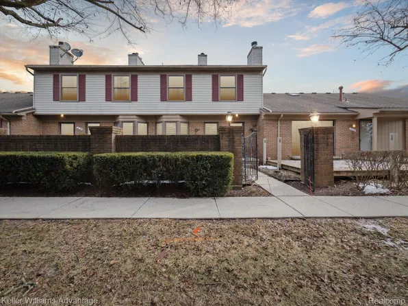 31131 Country Blf, Farmington, MI 48331