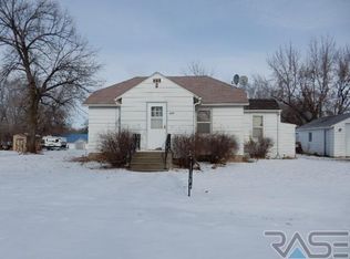 389 W Sanborn St, Parker, SD 57053