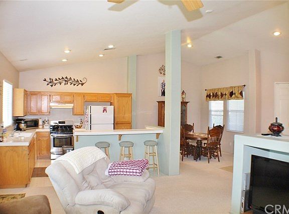 4th image of 28091 Belleterre Ave
