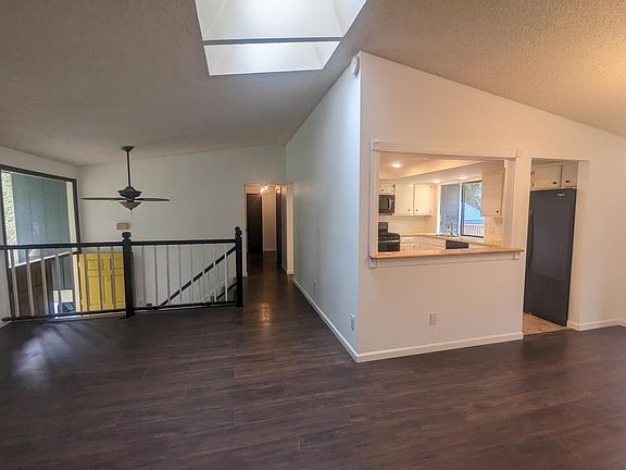 3rd image of 930 Hillrise Ct NE